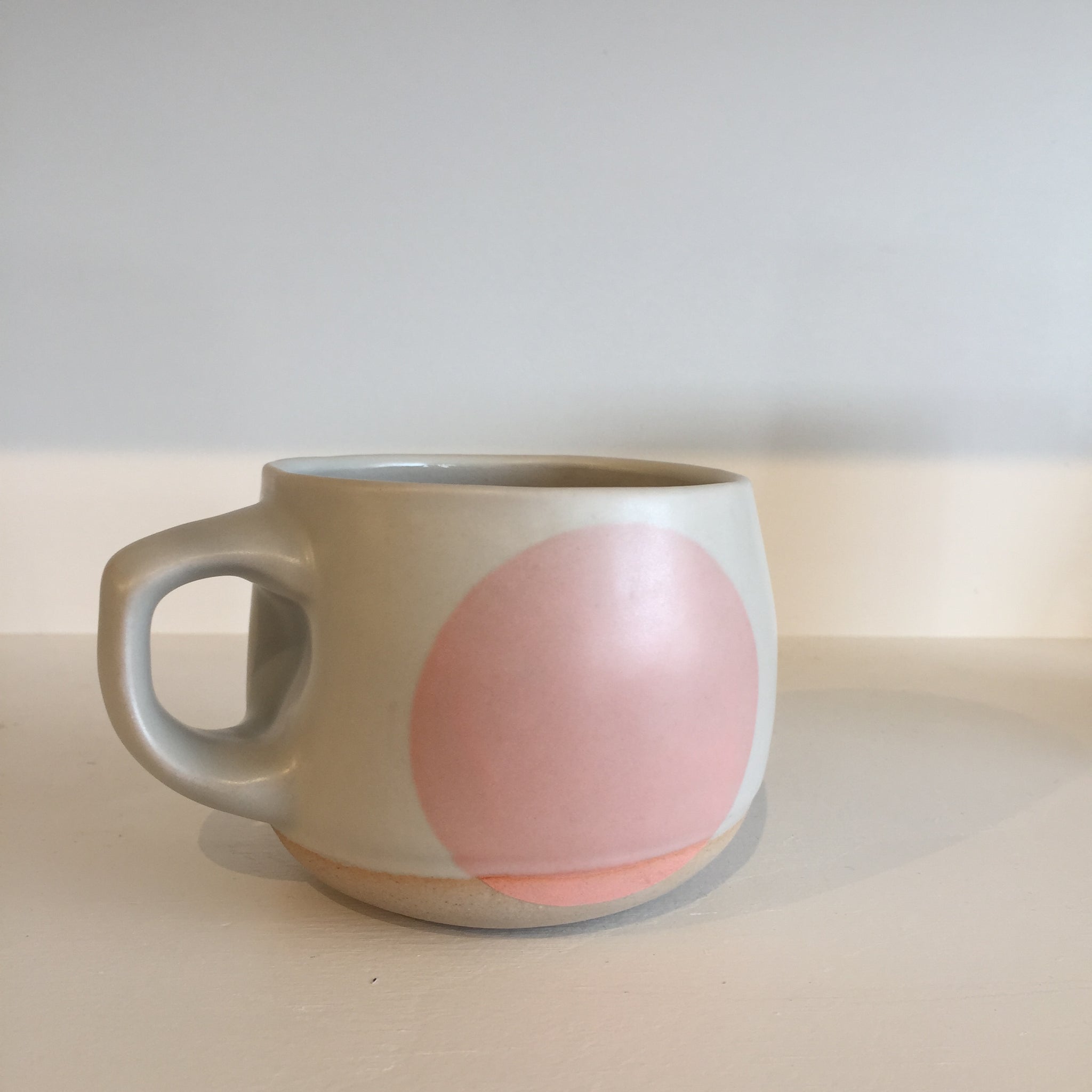 Pink dot short mug